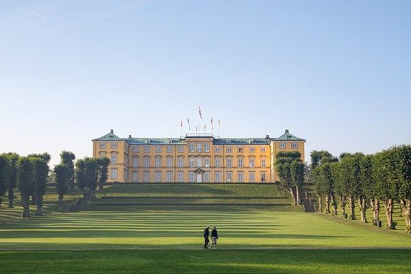 Viajar a Dinamarca y descubrir el palacio de Fredericksberg.