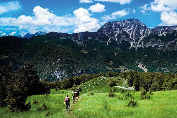 Caminata entre las remotas aldeas de Theth y Valbona. © Jeroen Mikkers - Shutterstock