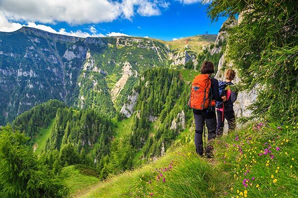 Viajar a Rumanía para hacer senderismo en los montes Bucegi.